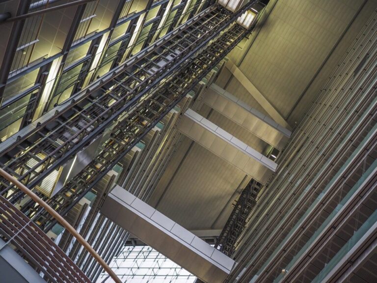 10 consejos fundamentales para el buen uso de las escaleras mecánicas.